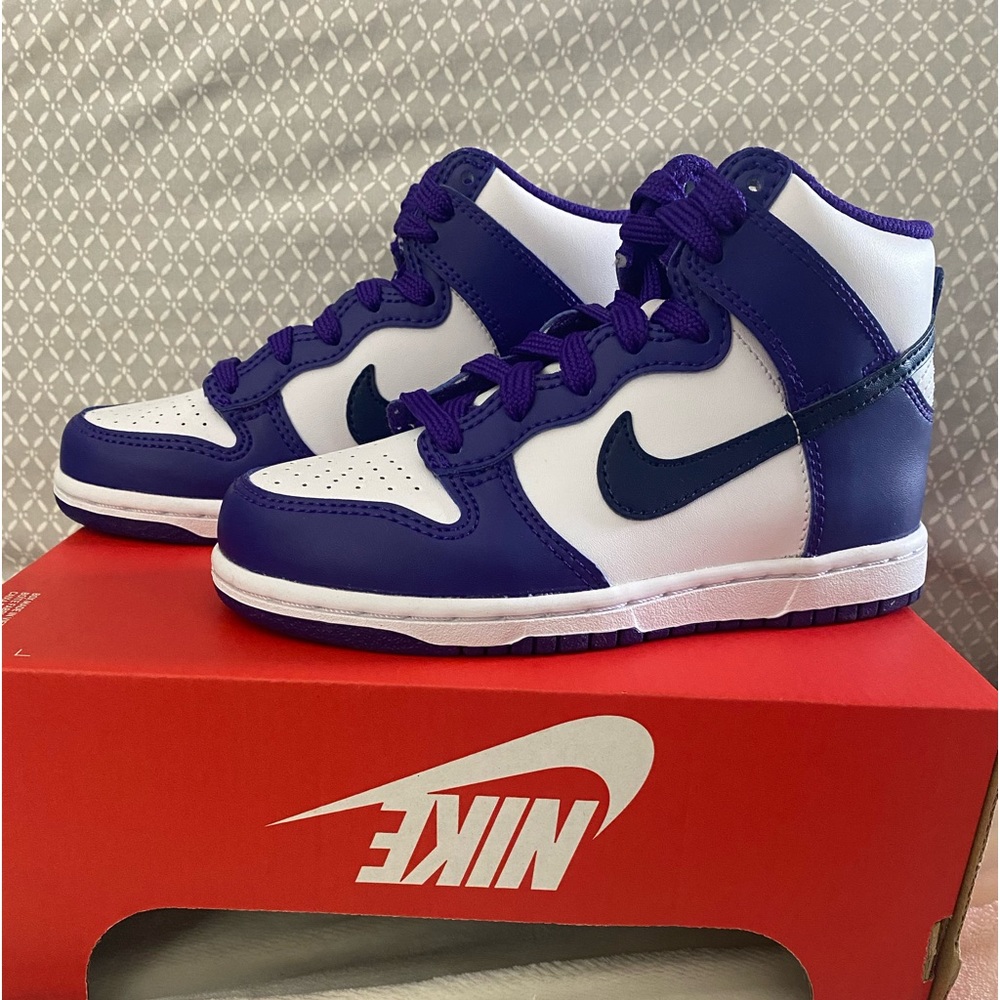 NIKE Dunks Purple and White  Childs size 12C. Never worn. Authenticated